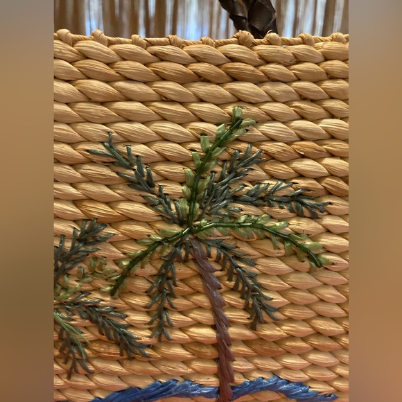 🌴🏝️🌴 Gorgeous Embellished Embroidered Summer Straw Tote - Picture 3 of 9
